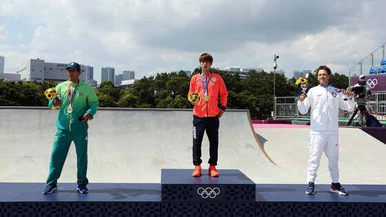 skateboarding medal ceremony Tokyo 2020
